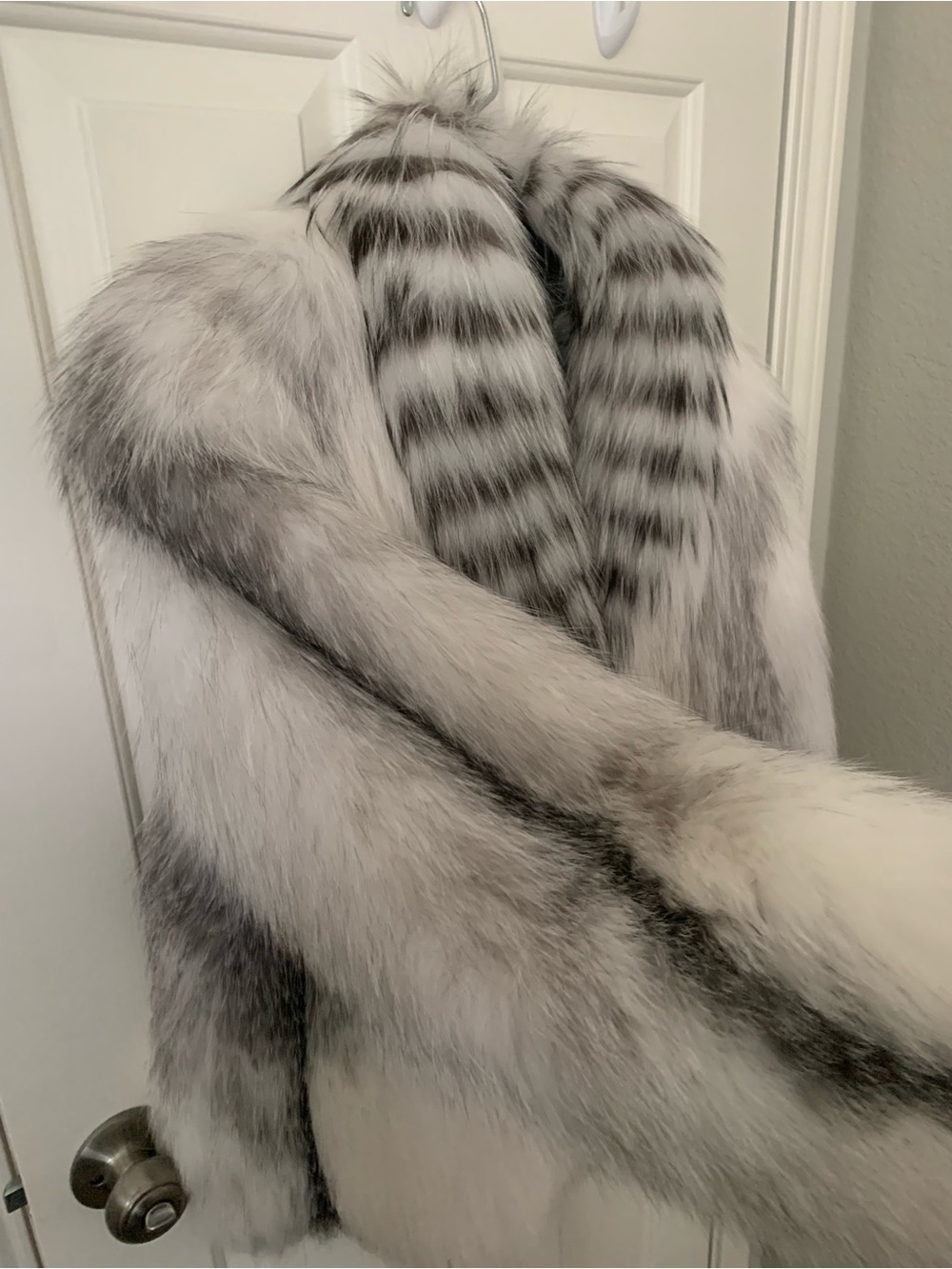 Luxury Marble Fox Fur Jacket - Women - Picture 3 of 9